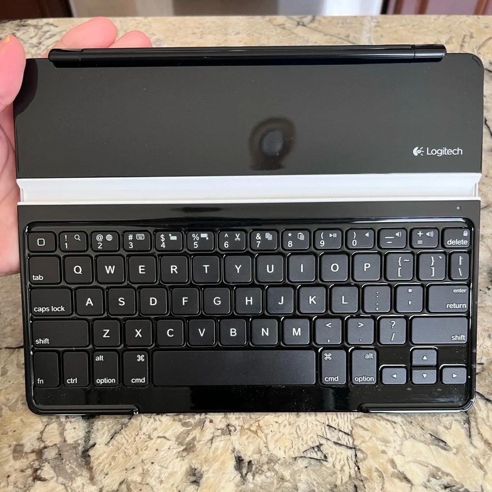 Logitech Ultrathin Keyboard Cover